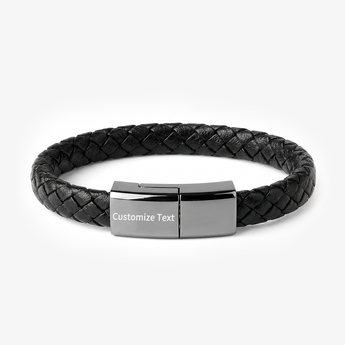 Pulsera cable de carga trenzada negra con grabado de muestra Customize Text en el cierre, fondo blanco